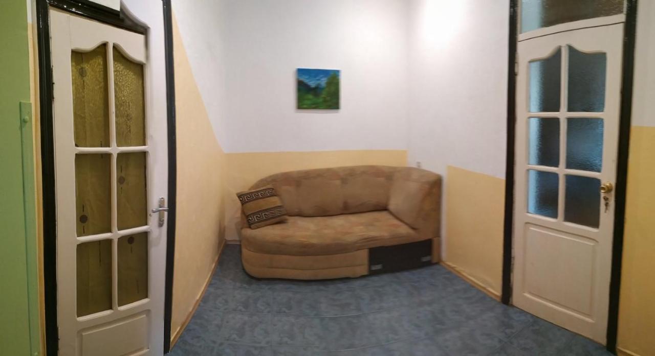 Проживание в семье On Kanatna Street 57